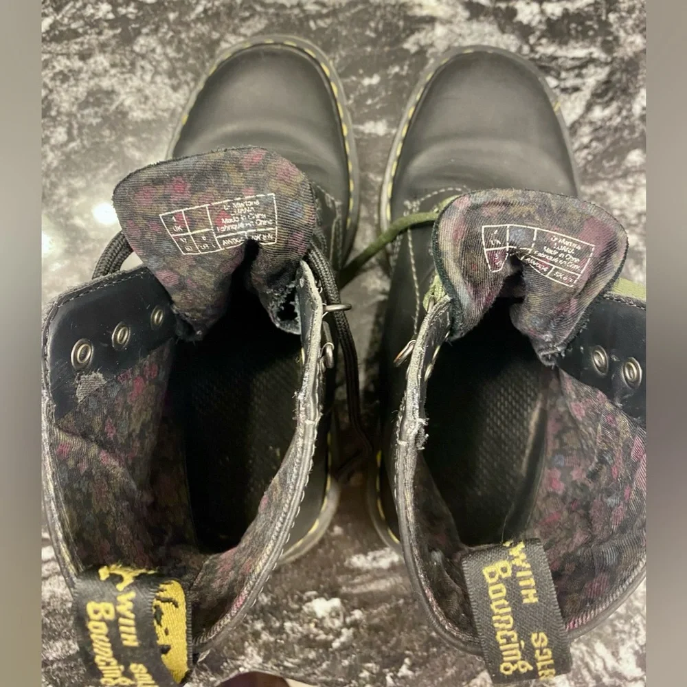 Dr. Martens Luana 7 Eyelet Lace Up Black Boots Women’s Size 6 UK 4 Leather - Picture 7 of 16